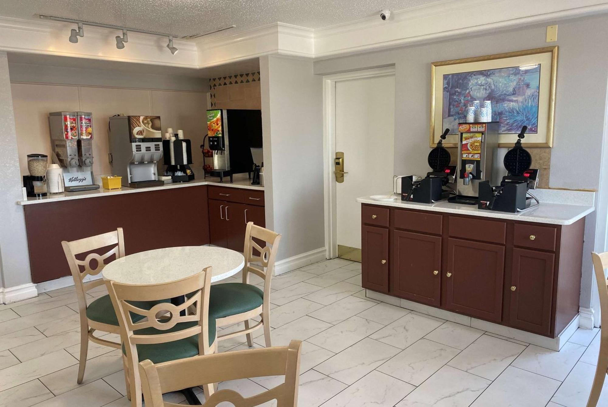 Days Inn & Suites By Wyndham Arlington Heights Esterno foto