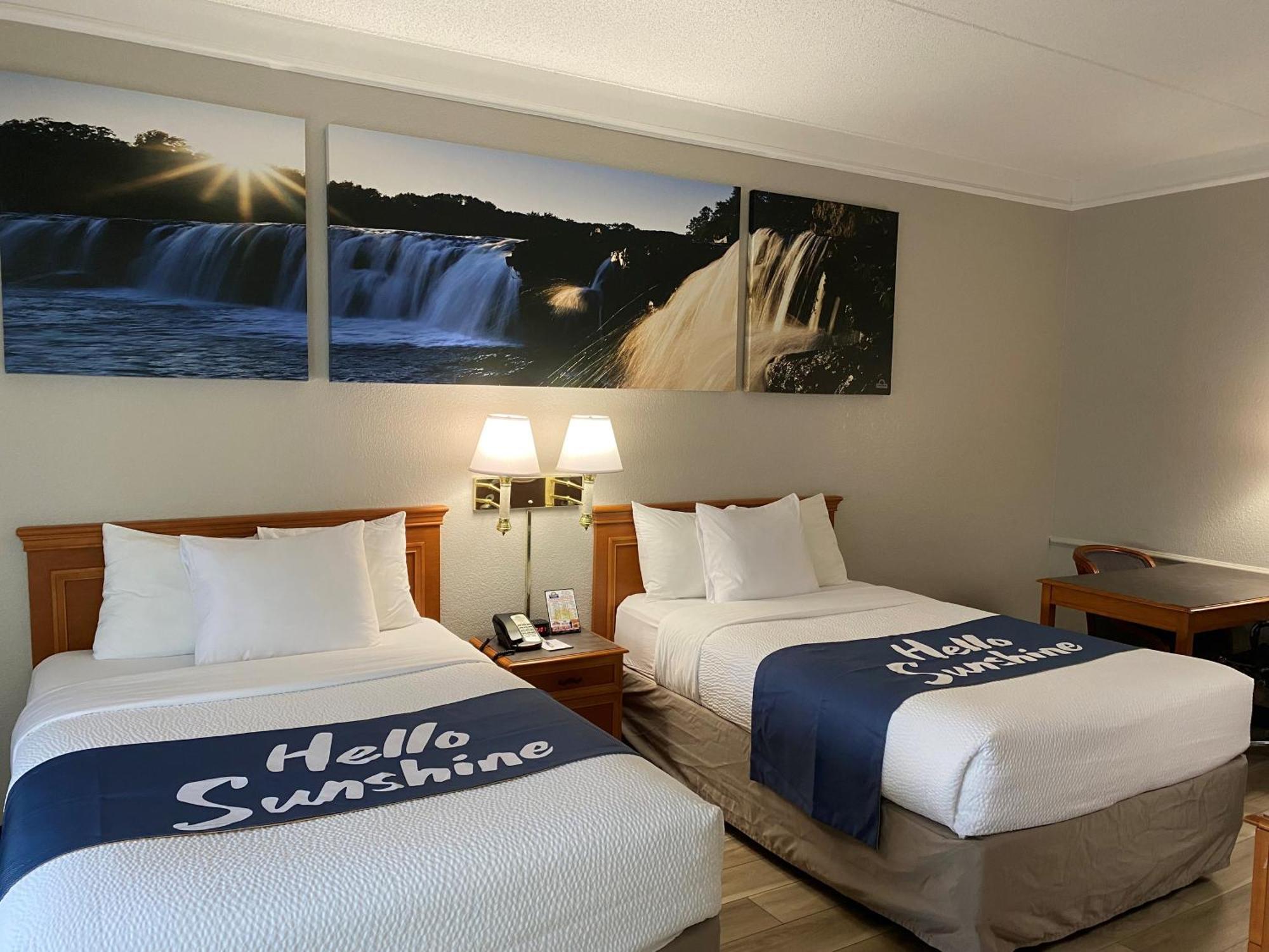 Days Inn & Suites By Wyndham Arlington Heights Esterno foto